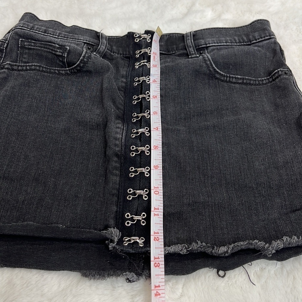 Express black jean mini skirt hook and eye close distressed hem size 2 - Picture 11 of 13